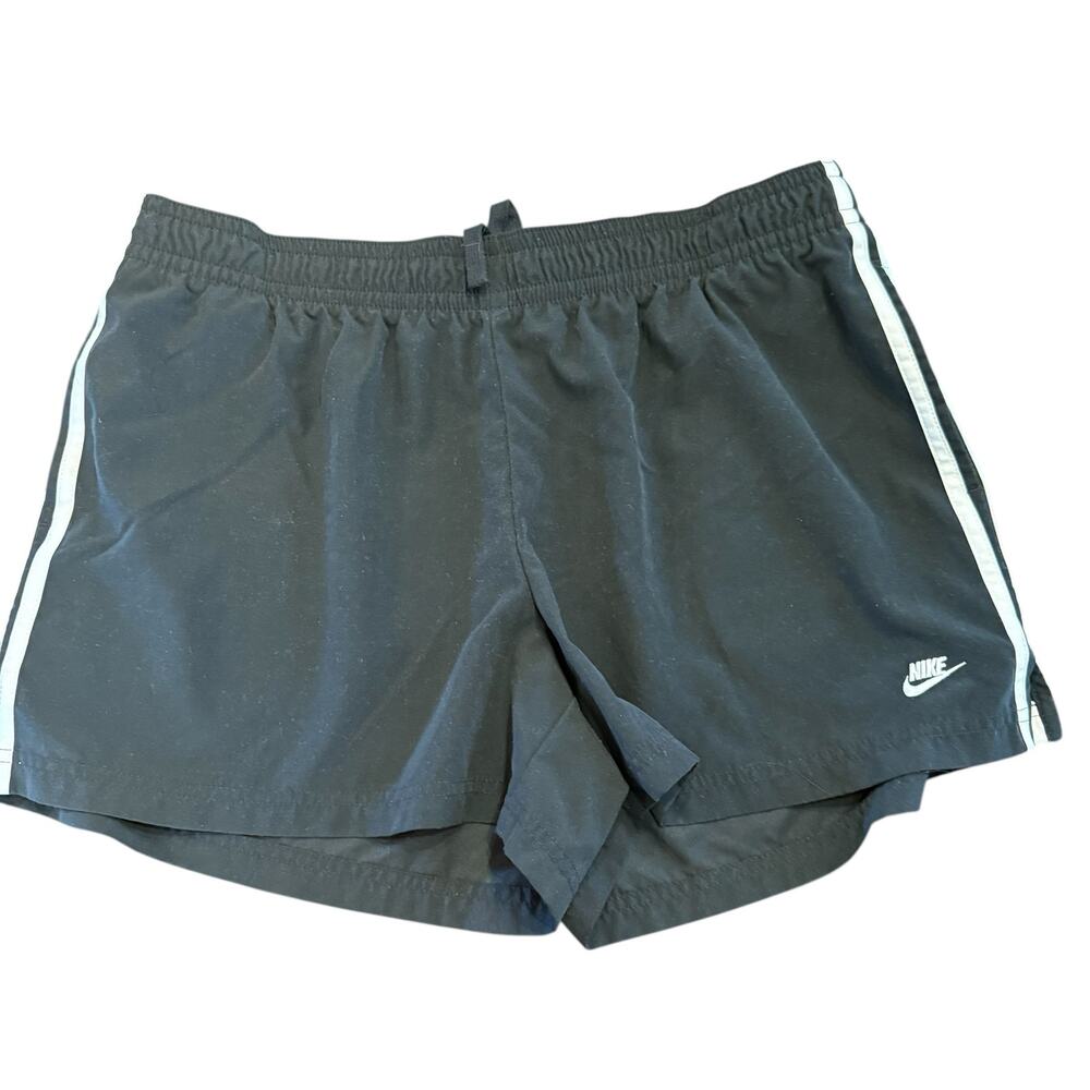 Nike Women’s black white tennis short, with pockets, Size XL